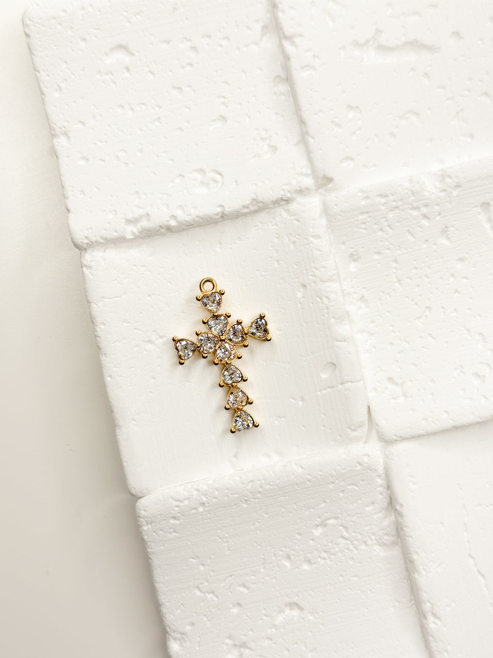 Cruz con diamantes