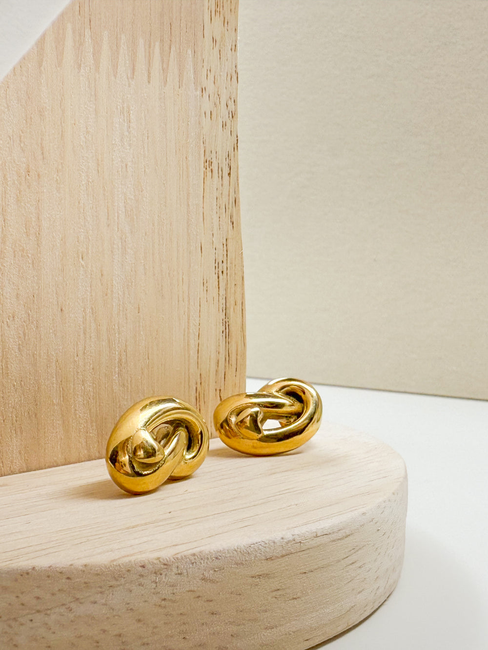 Knot earring